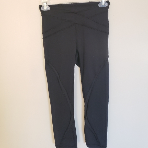 Lululemon Cropped Black Leggings with Mesh Size 4 - Picture 2 of 11